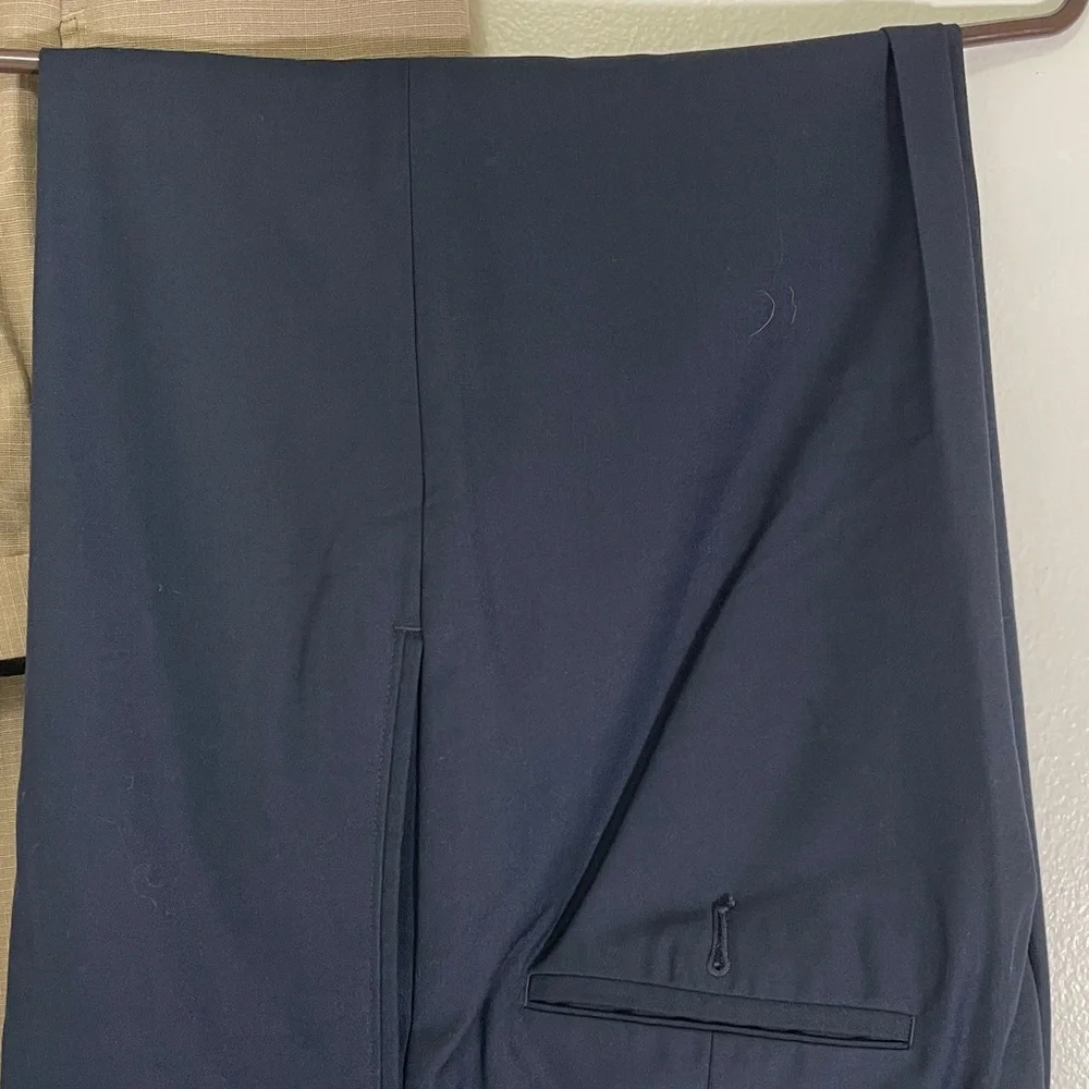 5 pair 36x30 Roundtree & Yorke Dress Pants Black, Navy, Charcoal, Blue &Khaki - Picture 2 of 7